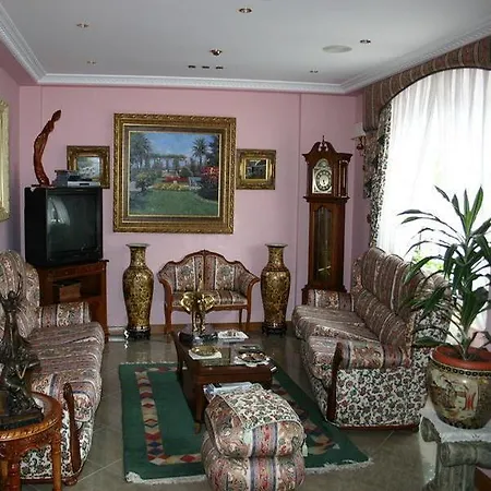 德柏丽娜酒店 * Borlena